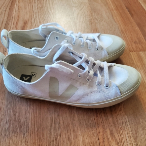 Veja White Low Top Womand Canvas Sneakers, Size 10 - Picture 8 of 11